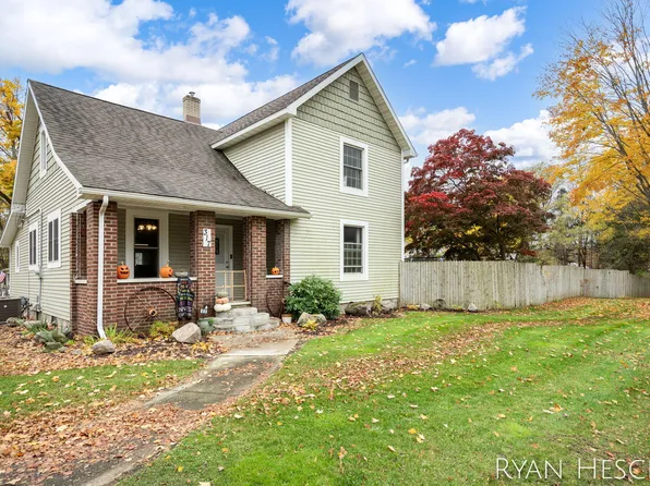 317 W Lincoln Ave, Ionia, MI 48846