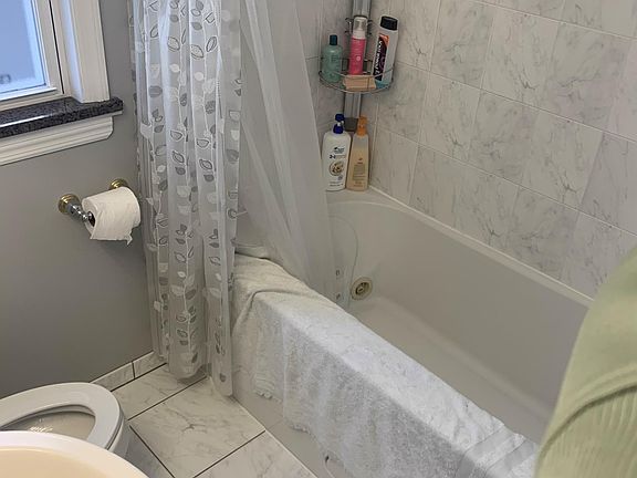 2nd image of 5504 W Sunnyside Ave #1