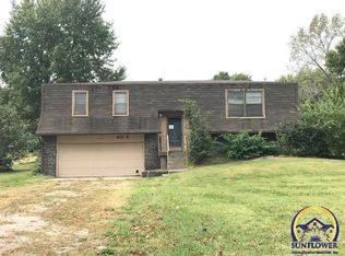 4015 NW Green Hills Rd, Topeka, KS 66618