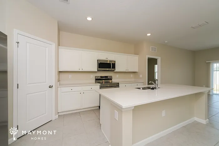 347 Kenilworth Dr — Photo 5