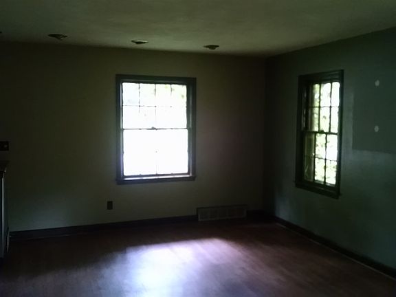 3rd image of 828 N Chicago Ave