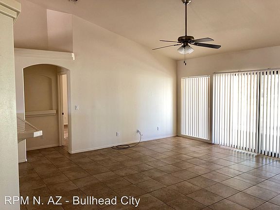 4th image of 2104 E Crystal Dr