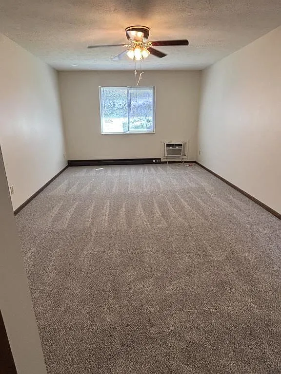 Building Photo - 211 Dodge Dr #C4