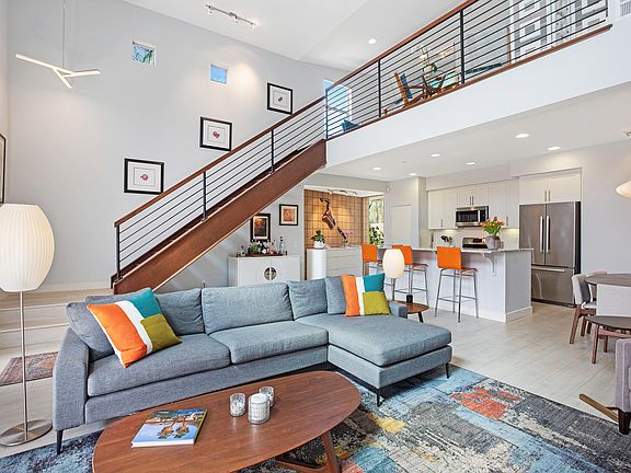5th image of 935 Oceo Cir N
