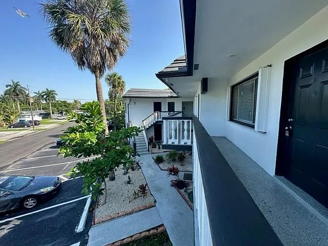 2401 NW 9th Ave #3 — Photo 12