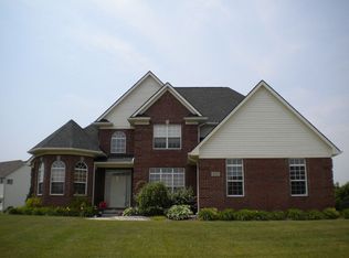 8502 Grand View Dr, Grand Blanc, MI 48439