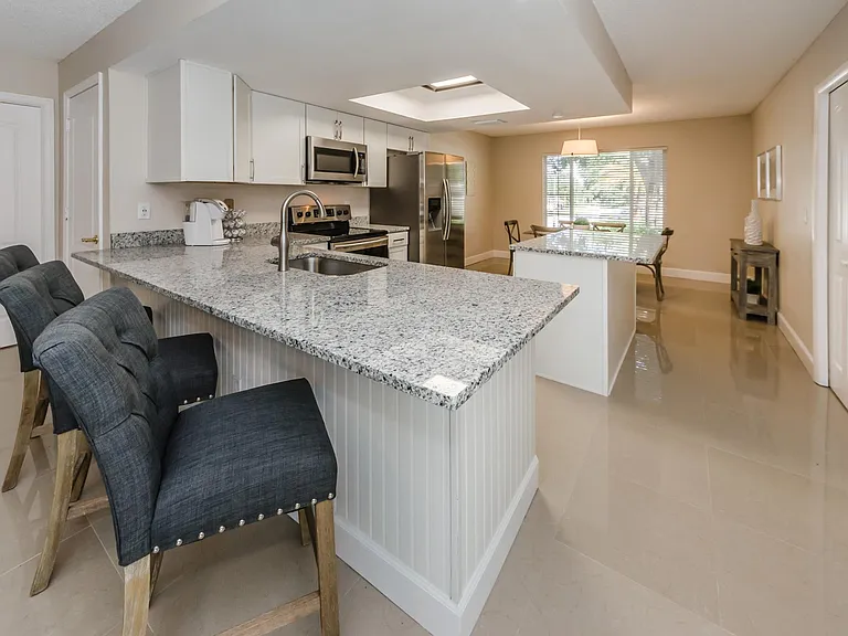 3374 Hyde Park Dr — Photo 7