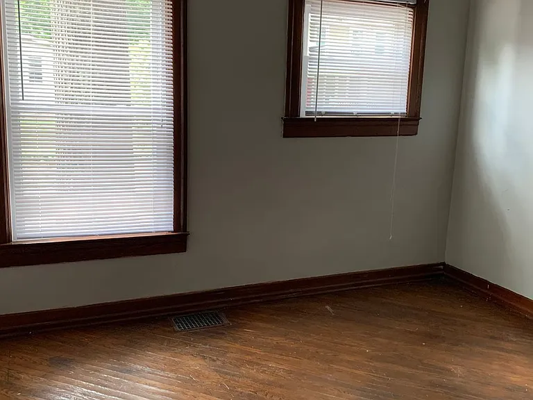800 N Lincoln St — Photo 10