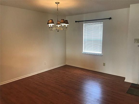 3rd image of 3150 Earlswood Ln