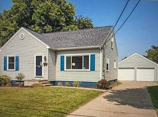 1432 30th St NE, Cedar Rapids, IA 52402