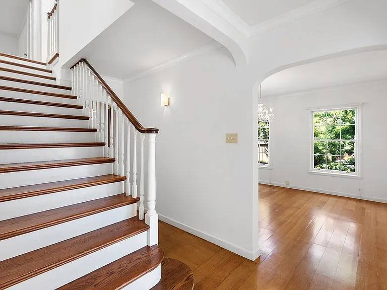 80 Castenada Ave — Photo 2
