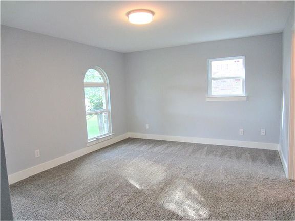 5th image of 2926 Rolling Hills Dr