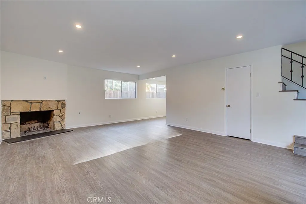 3 bed, 2.5 bath, 1250 sqft, $3,950 — Photo 4