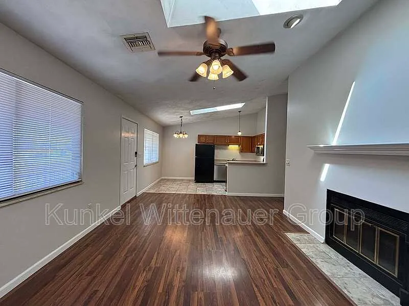Eagle Ridge Condos — Photo 4
