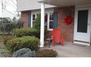 406 Laurelwood Dr, Douglassville, PA 19518