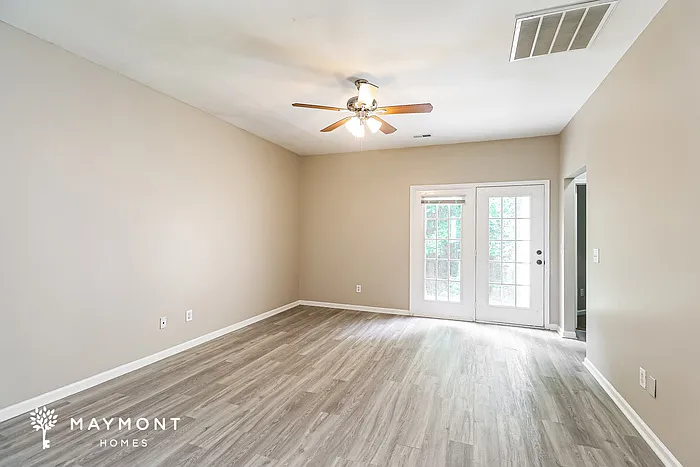 3 bed, 2.0 bath, 1106 sqft, $1,715 — Photo 3