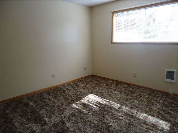 5th image of 3050 Maryland St APT 6