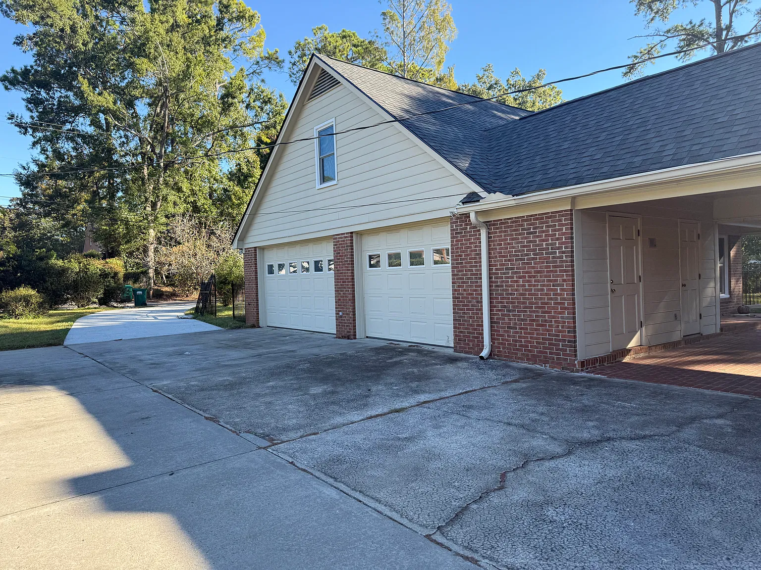 4 bed, 3703 sqft, $3,000 — Photo 2