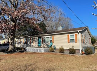 320 E Herman St, Newton, NC 28658
