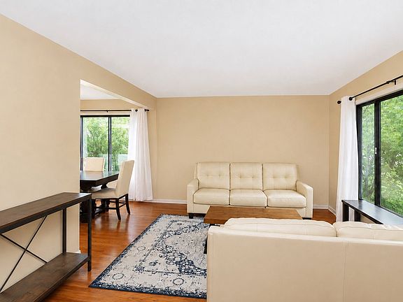 3rd image of 982 Valleyview Dr