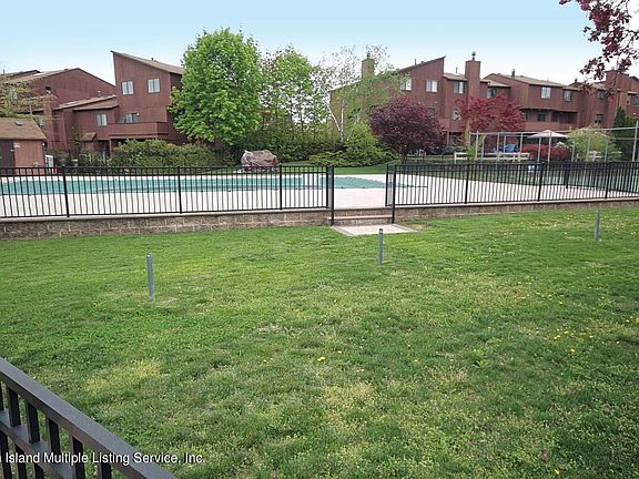 4th image of 201 Stonegate Dr