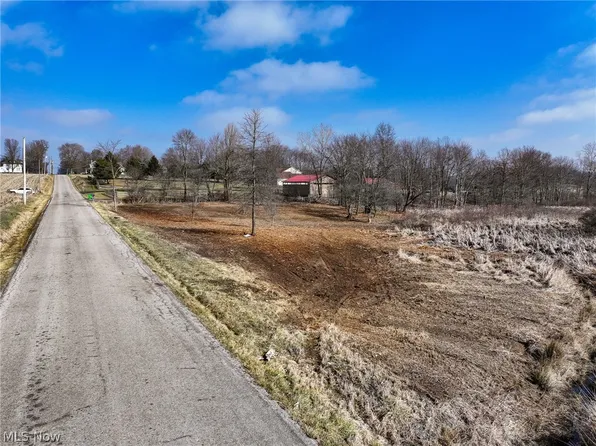 Miday Ave NE, East Canton, OH 44730