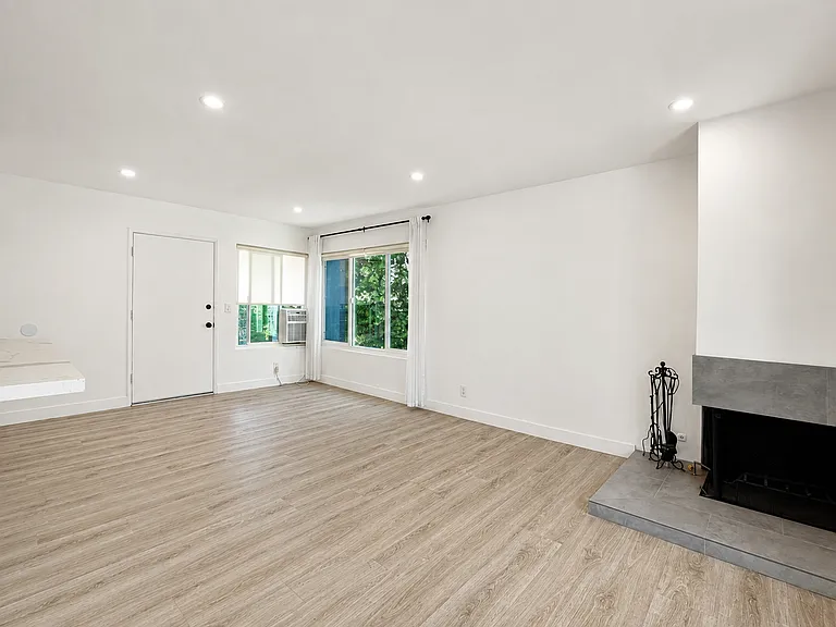 1326 Wellesley Ave — Photo 6