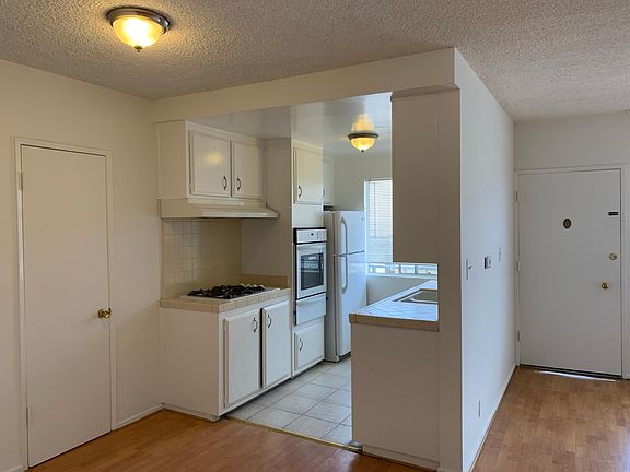 3rd image of 1123 S Sherbourne Dr APT 203