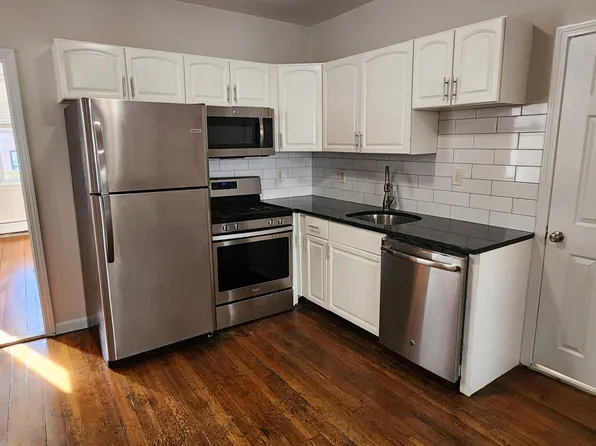 191 Maverick St APT 2L, Boston, MA 02128