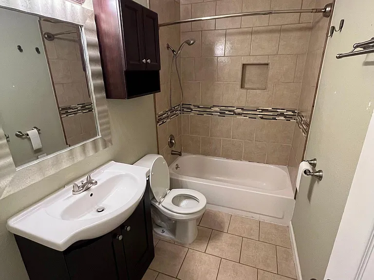 727 E Brooks St — Photo 7