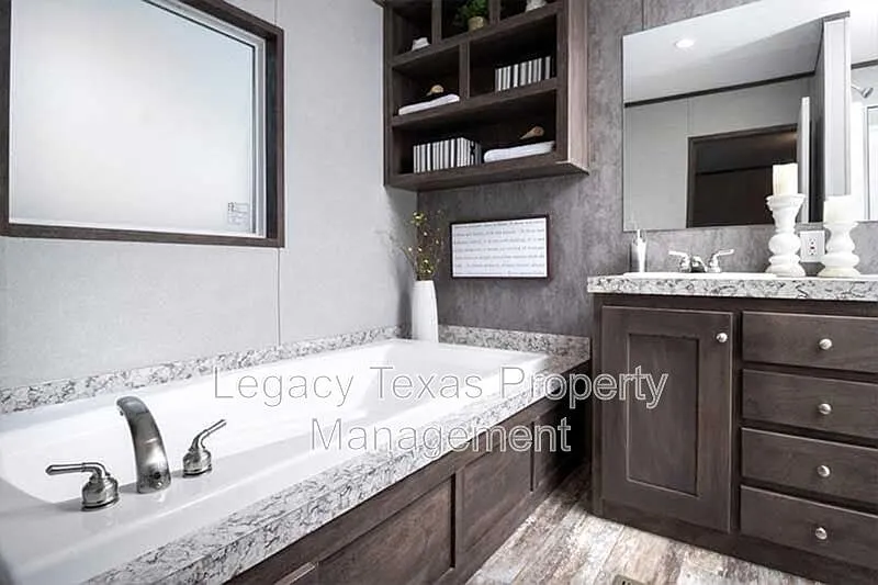 3 bed, 2.0 bath, 1191 sqft, $1,350 — Photo 4