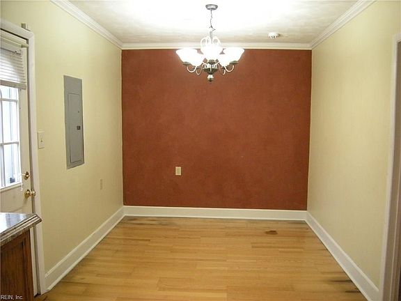 5th image of 11 Longwood Dr
