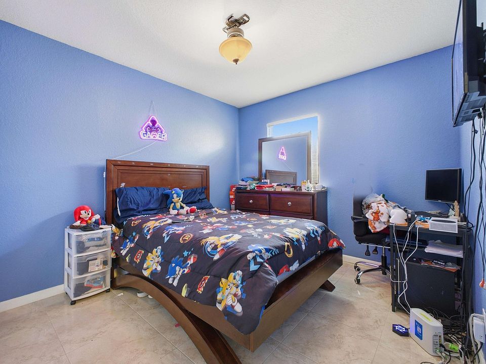 1st image of 113 SE 3rd Avenue