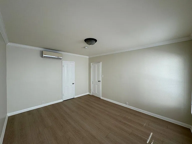 354 S Reeves Dr #B — Photo 8