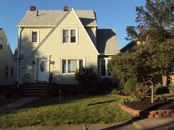 6414 Thornton Dr, Parma, OH 44129