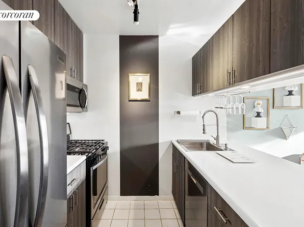 350 West 50th Street image 3 of 17