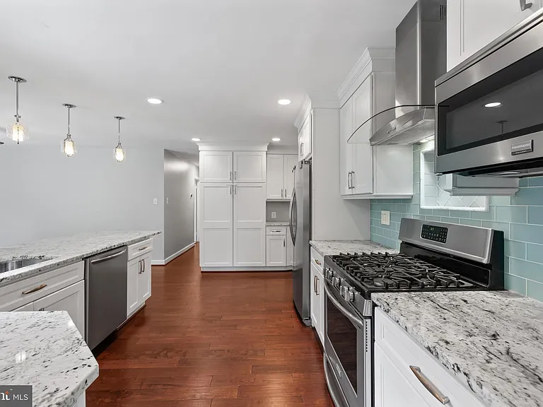 126 Hopeland Ln — Photo 3