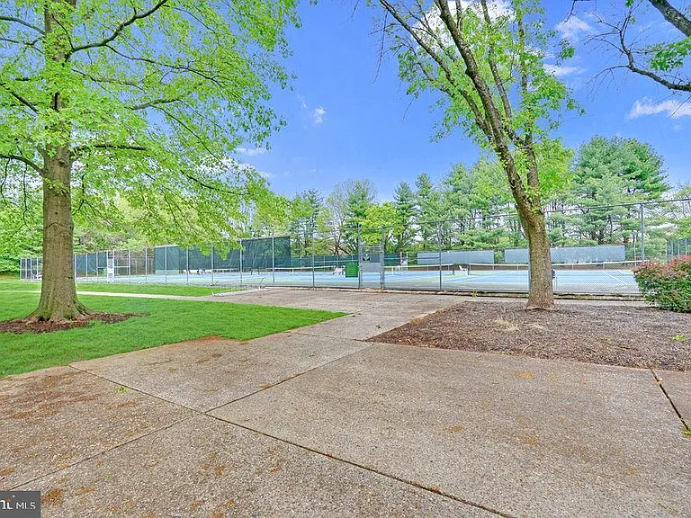 540 Sayre Dr — Photo 22