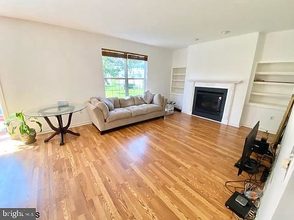 3rd image of 120 Kensington Dr