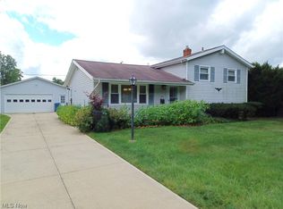 24971 Fawn Dr, North Olmsted, OH 44070