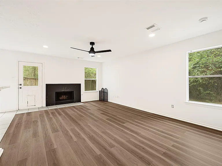 146 S Walden Elms Cir — Photo 5
