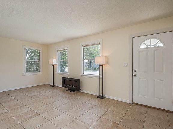 5th image of 1422 De Leon St
