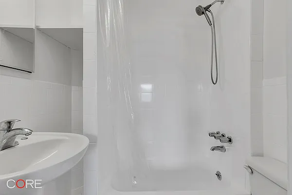 Rented by CORE | media 22