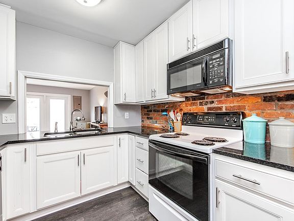 5th image of 2815 Chateau Cir S #38