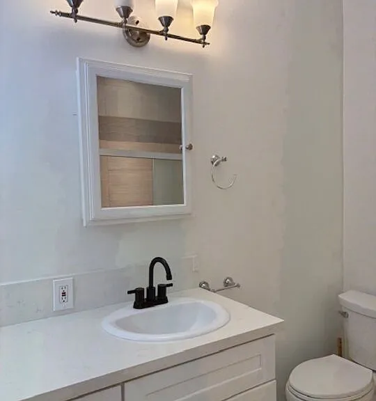 459 S Holt Ave — Photo 24