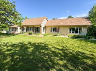 22021 S Phoenix Dr, Peculiar, MO 64078