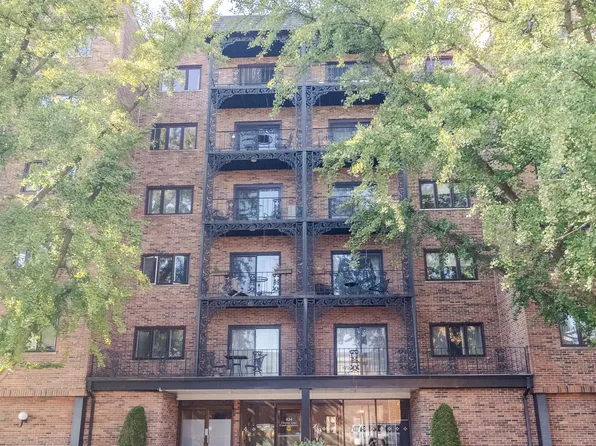 434 Clinton Pl APT 206, River Forest, IL 60305