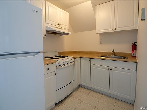 5th image of 31 Cherrywood Dr