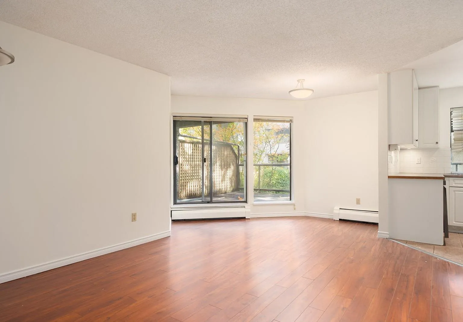 2 bed, 841 sqft, $2,400 — Photo 3
