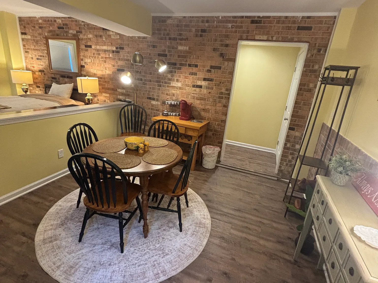 1 bed, 1500 sqft, $1,700 — Photo 2